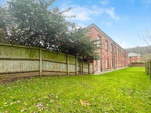 Communal Gardens- click for photo gallery